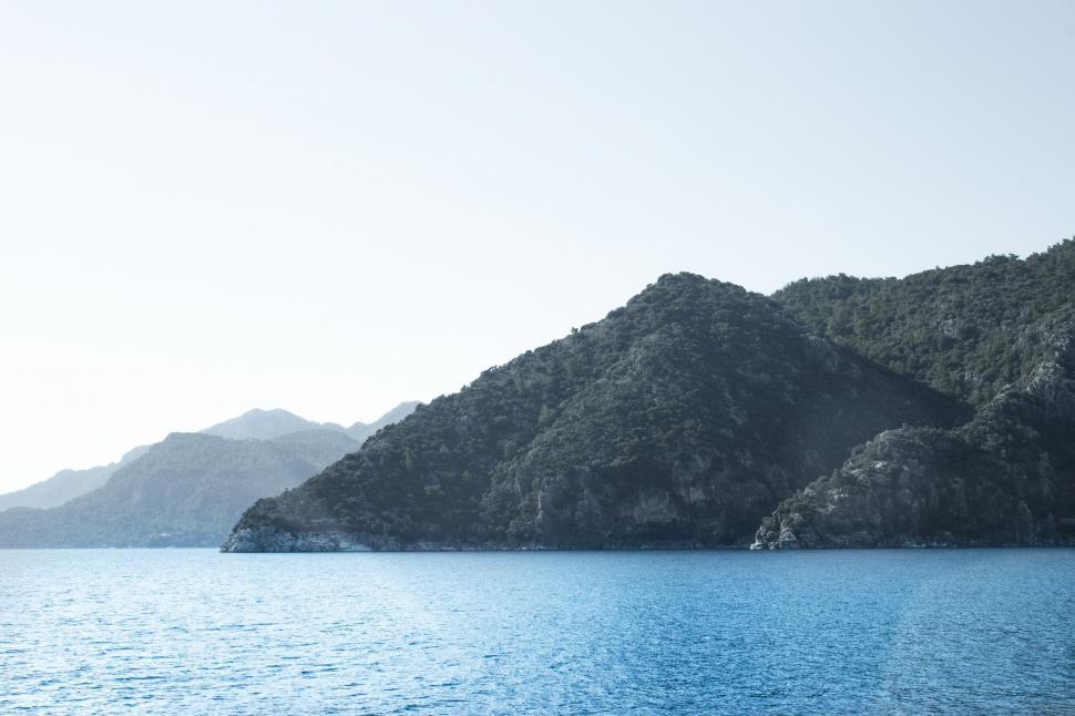 Free Image of Majestic Lake Surrounded by Mountains 