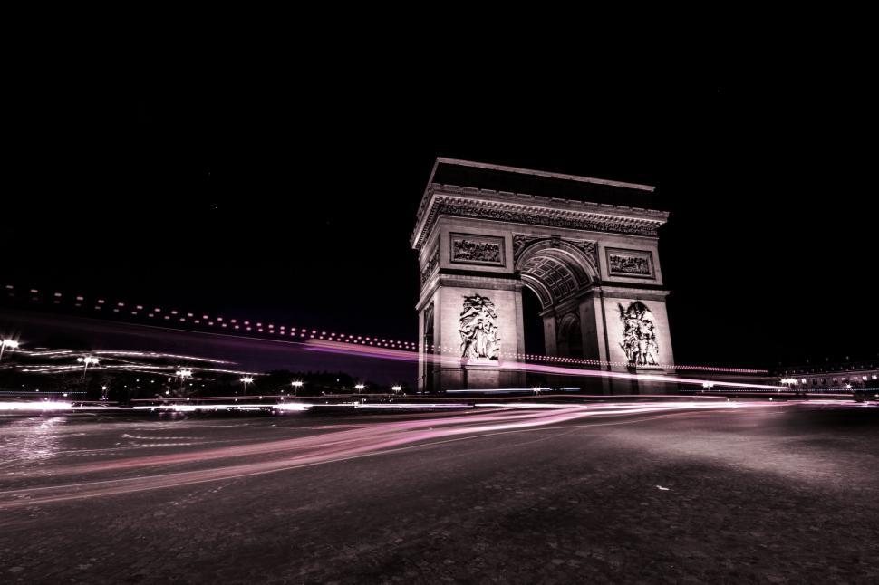 Free Image of Black and White Photo of the Arc of Triumph 