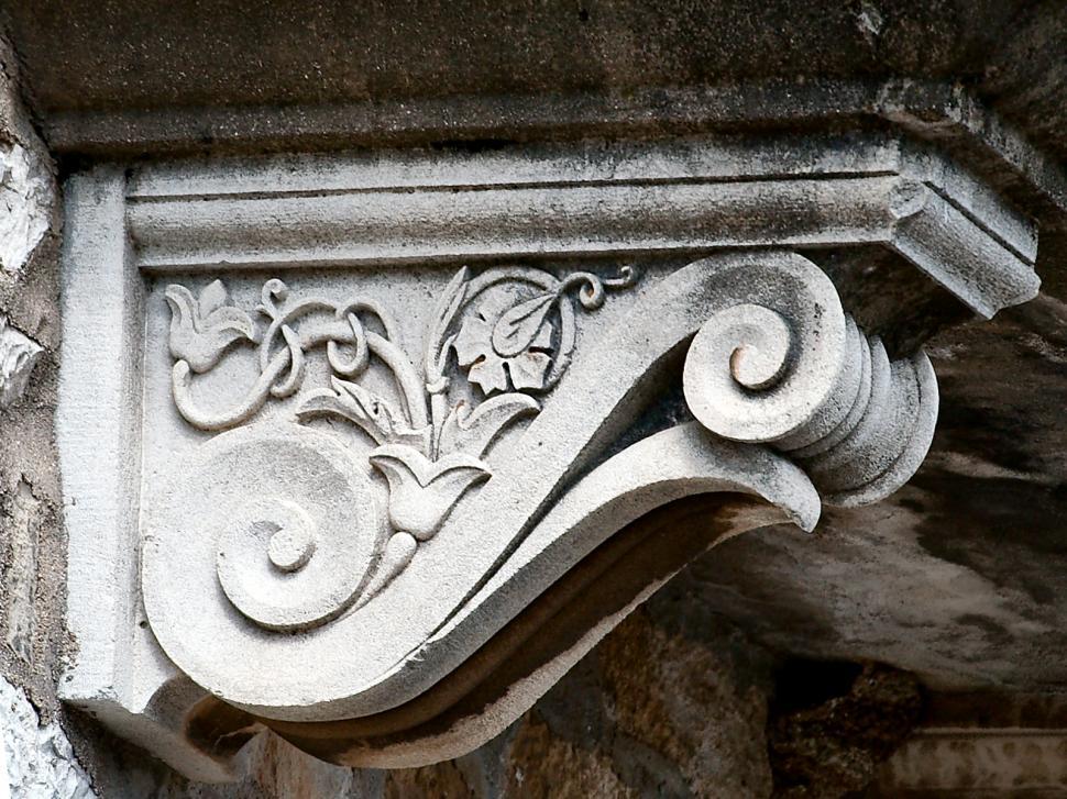 Free Image of Balcony support 