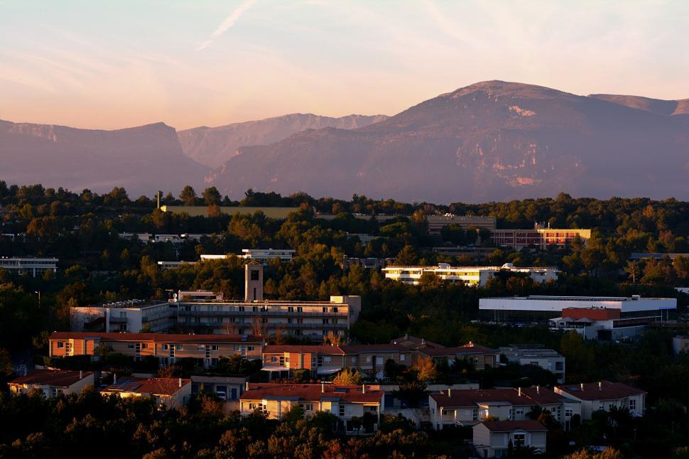 Free Image of City Skyline With Majestic Mountain Background 
