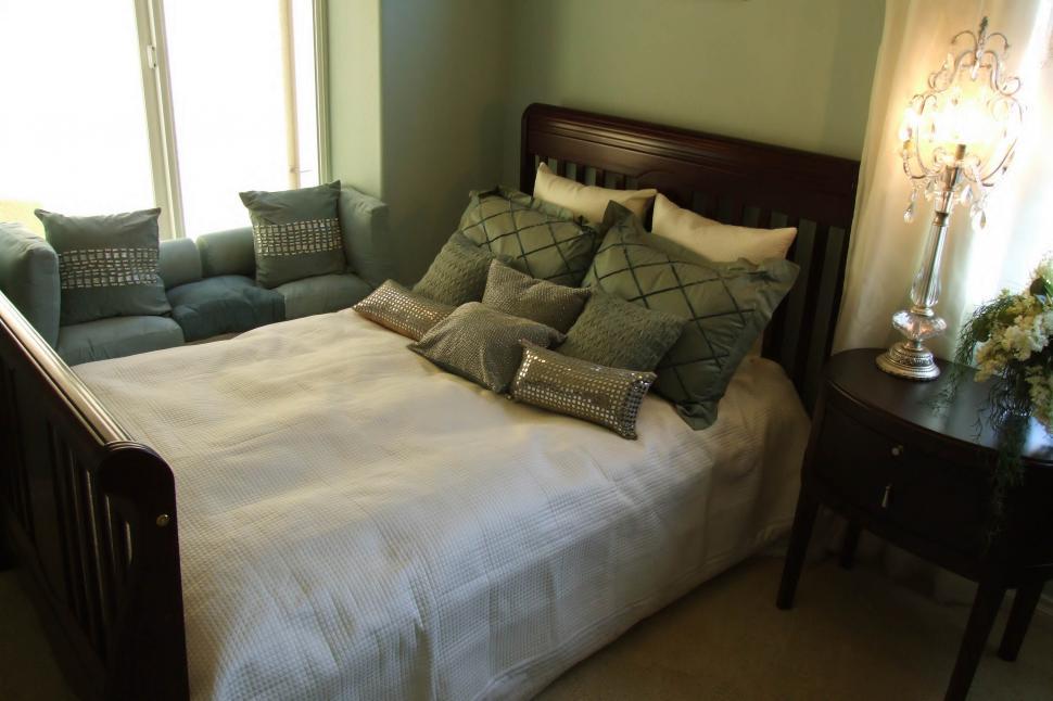 Free Image of Bedroom Design 