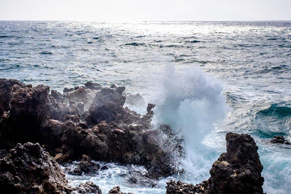 Free Image of Rocky Shoreline Next to Large Body of Water 