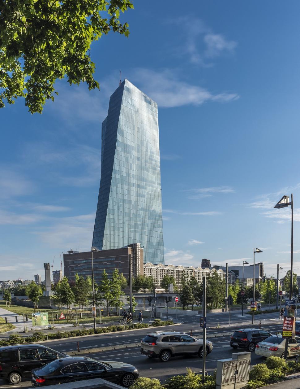Free Image of Tall Building Towering Over City 