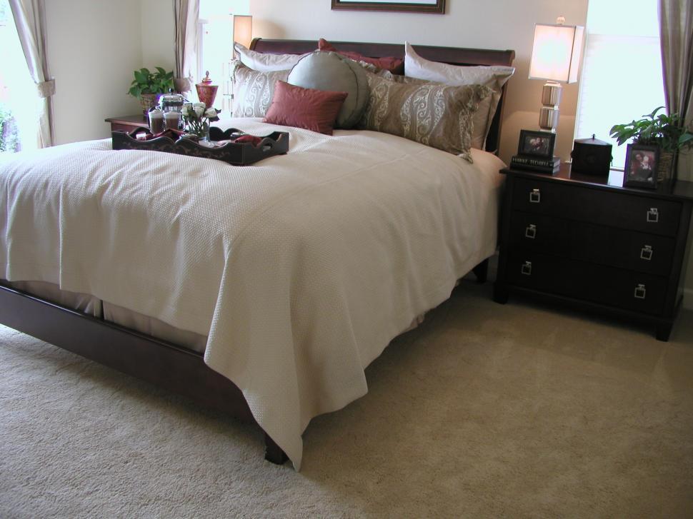 Free Image of Bedrooms 