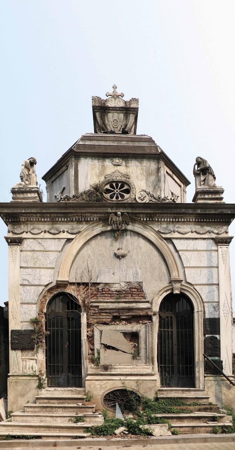 Free Image of Abandoned Niche 