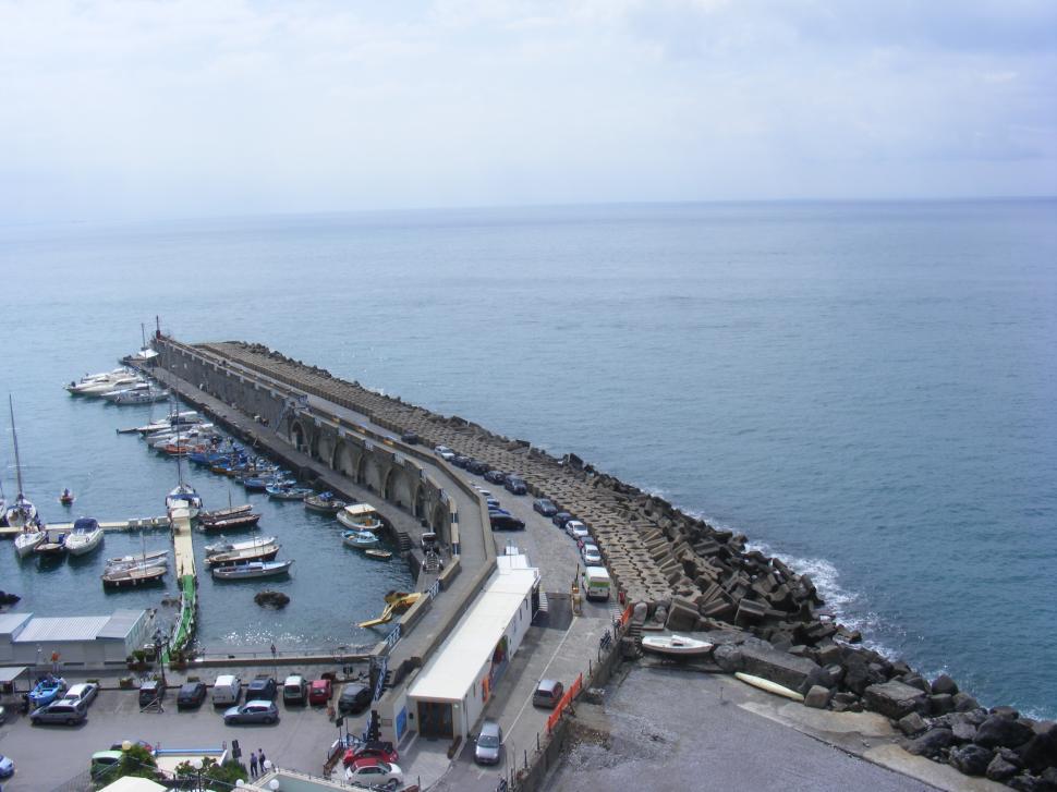 Free Image of Small ships at the dock  