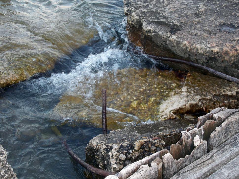 Free Image of Crashing Waves 