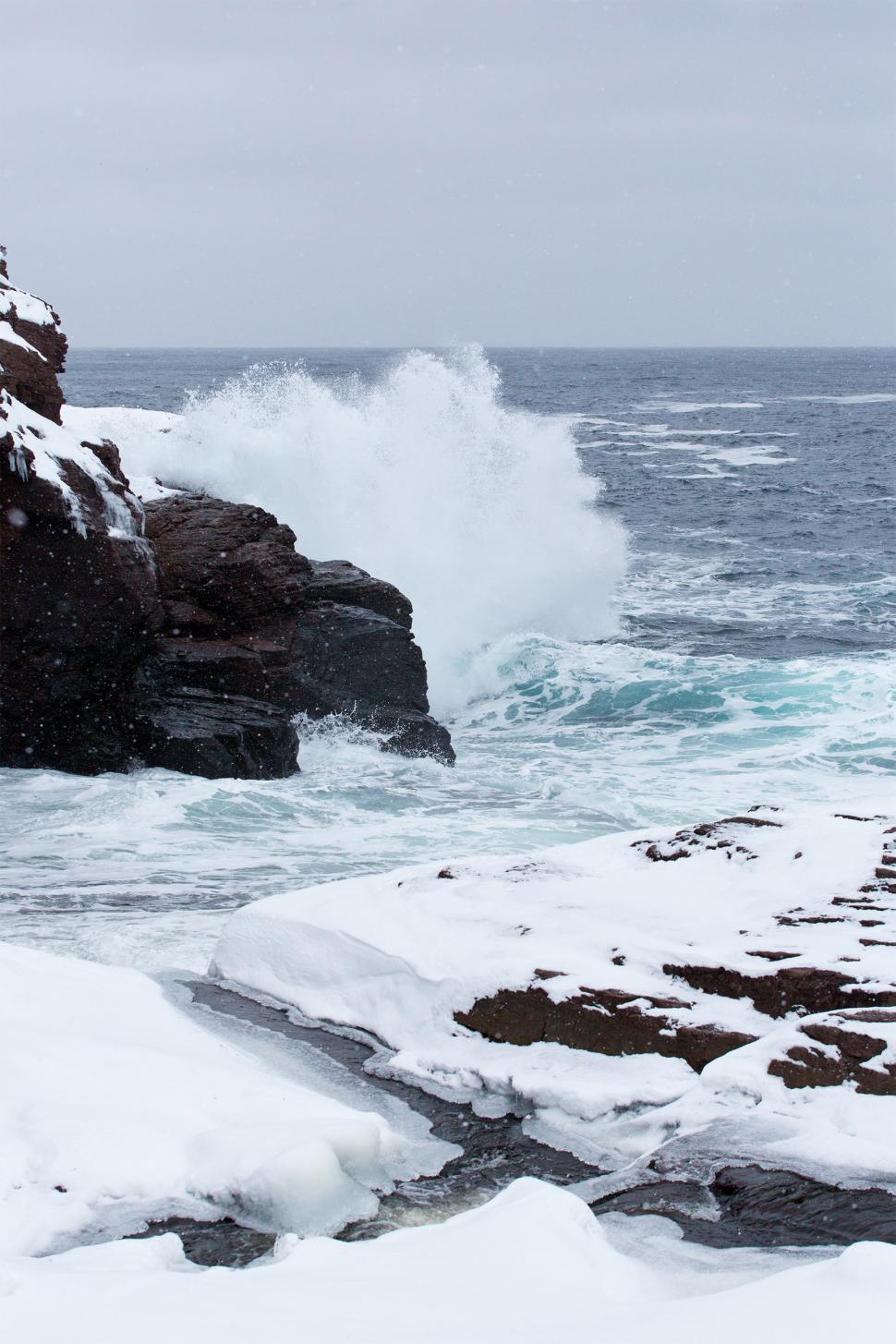 Free Image of Winter wave and river 