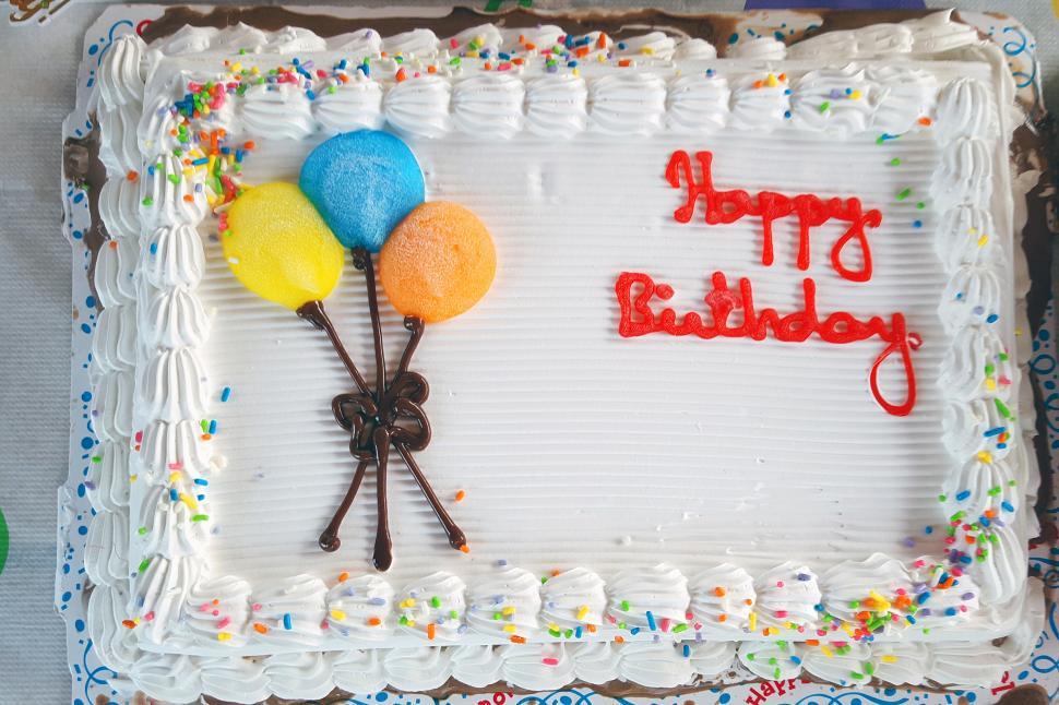 Free Image of Blank Birthday Cake 