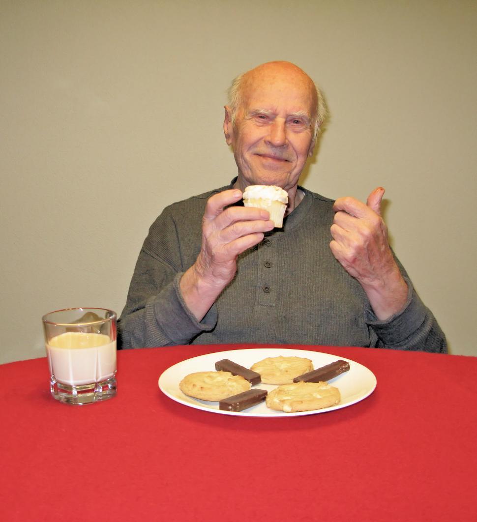 Free Image of Sweet tooth grandpa 