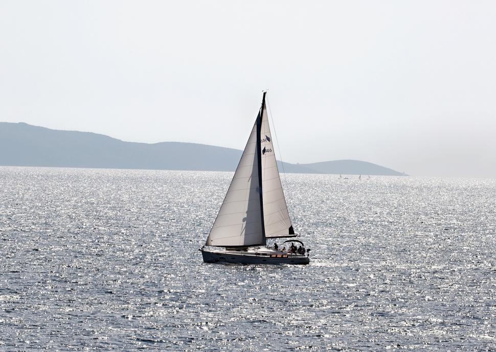 Free Image of Sailship 
