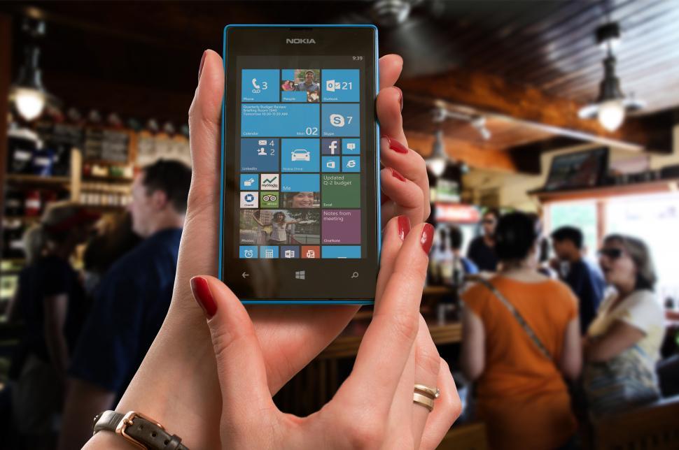 Free Image of Holding a mobile phone 