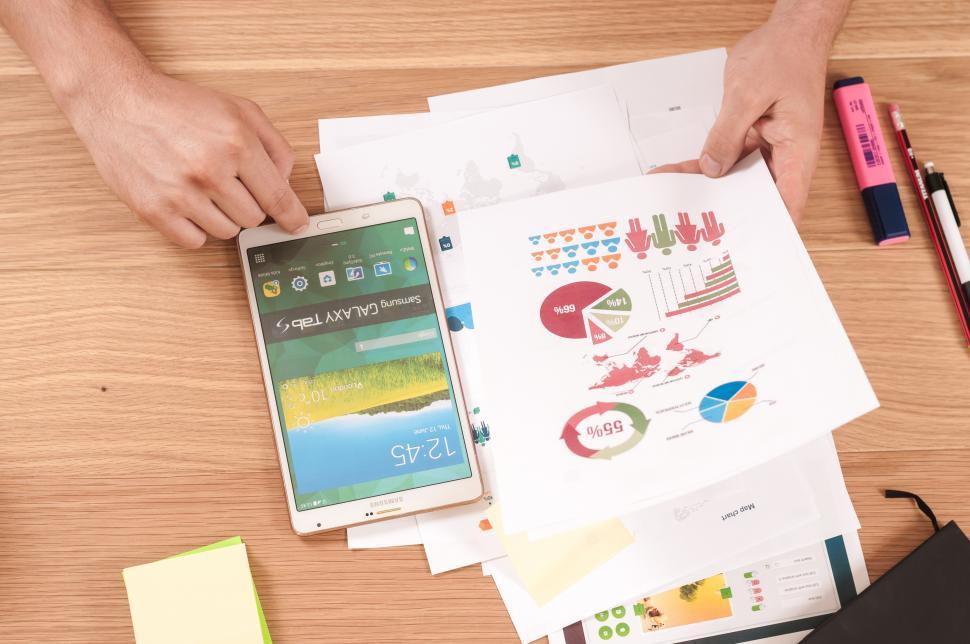 Free Image of Charts and infographics on desk 