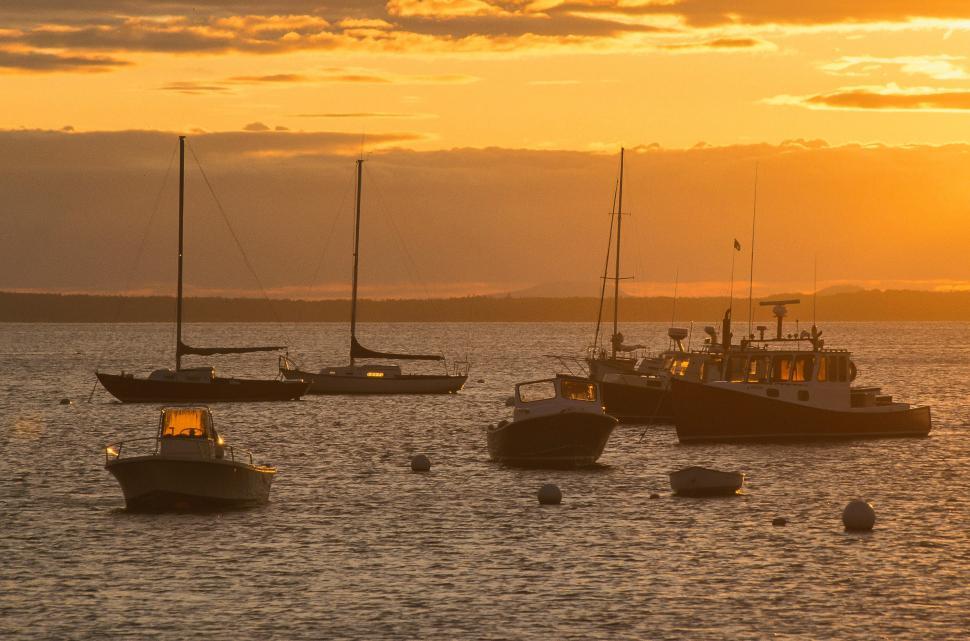 Free Image of Sunset seen over ocean 