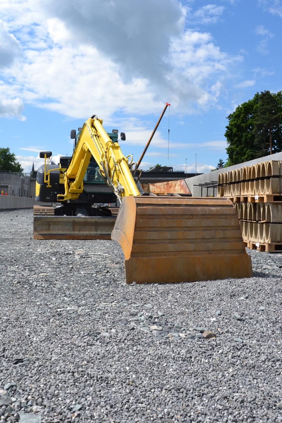 Free Image of Yellow excavator  