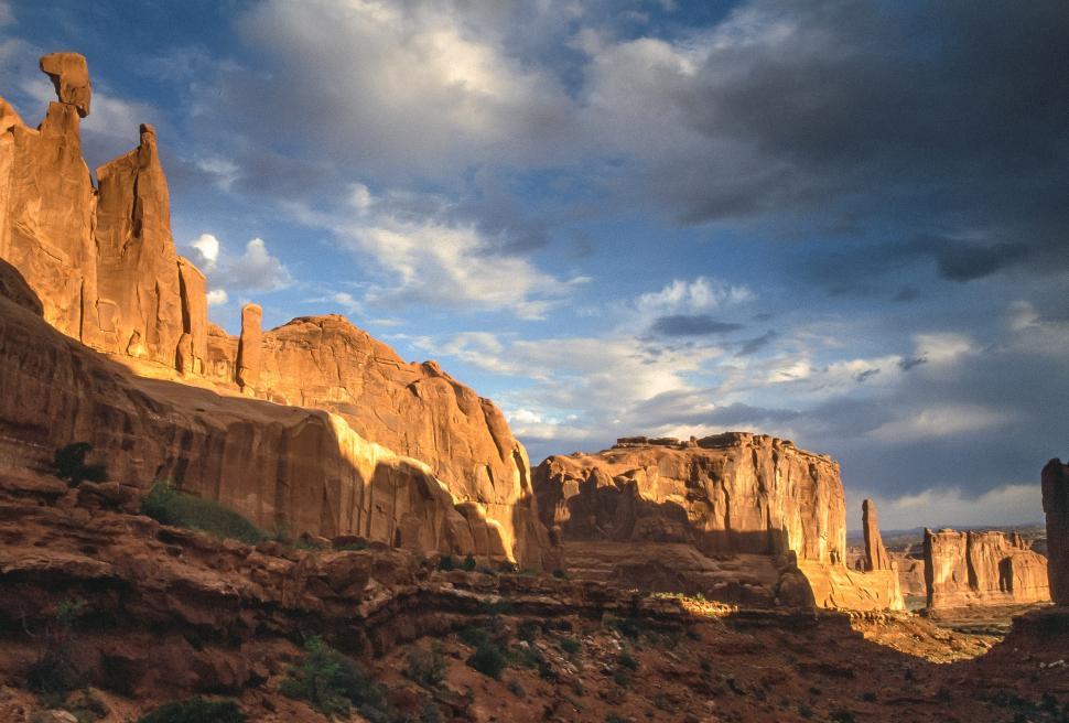 Free Image of Sunrise over Park Avenue Trail 