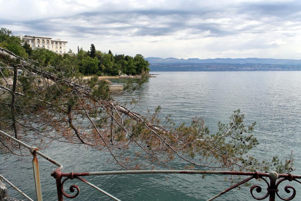 Free Image of Lungo mare 