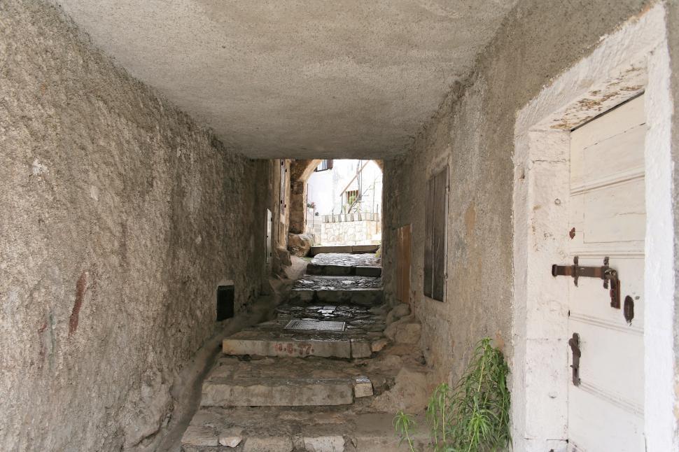 Free Image of Narrow passage 