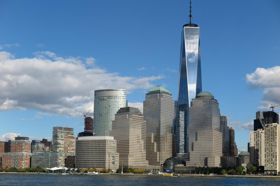 Free Image of Clear day in Lower Manhattan 