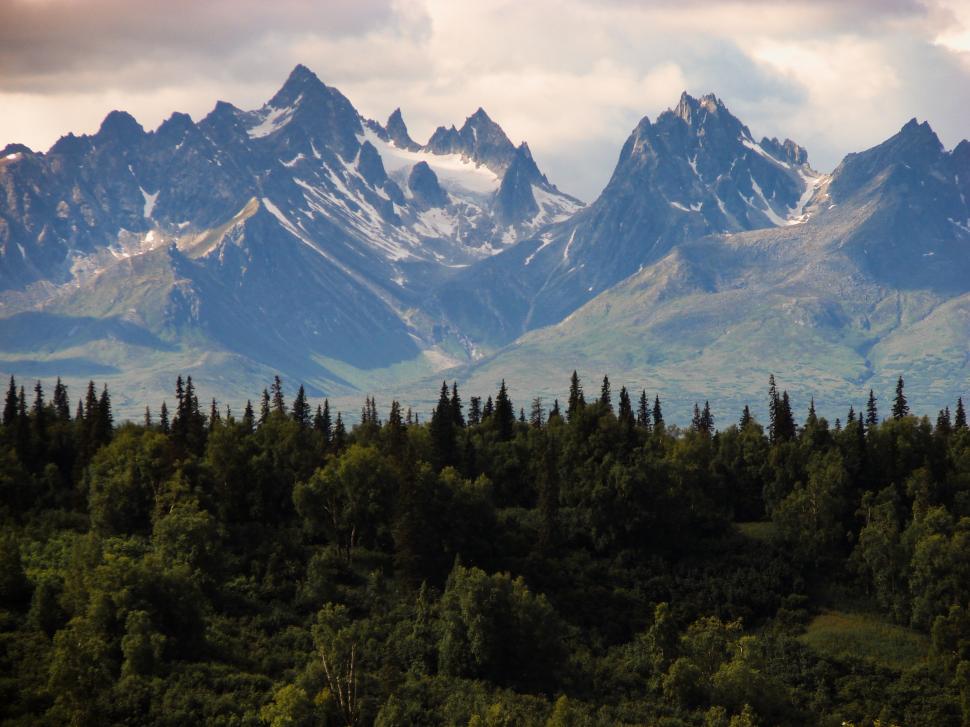 Free Image of Jagged mountain range 