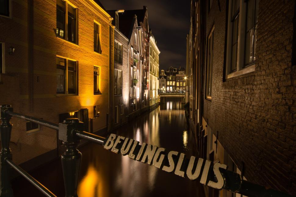 Free Image of Dark Alley With Devilingsluis Sign 