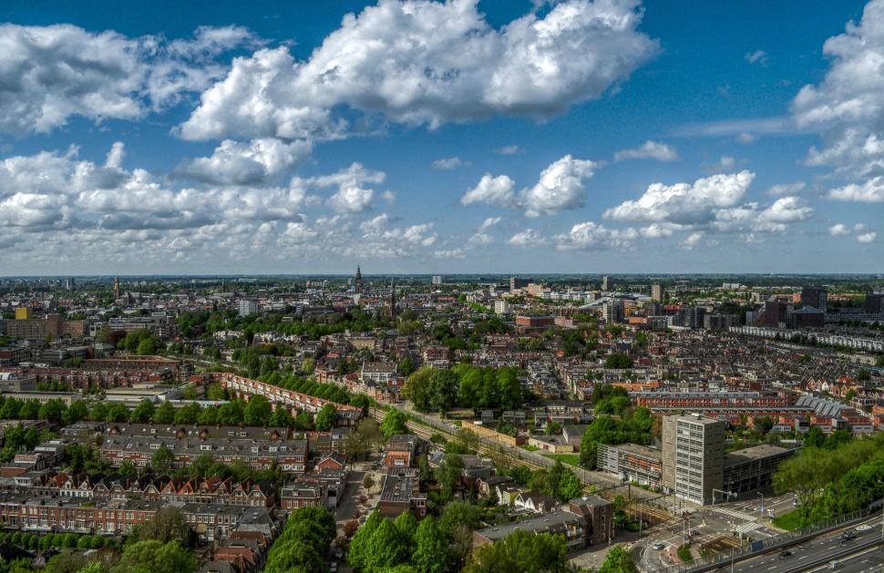 Free Image of Aerial View of City With Abundant Trees 