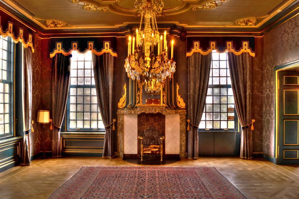 Free Image of Elegant Room With Chandelier and Chairs 