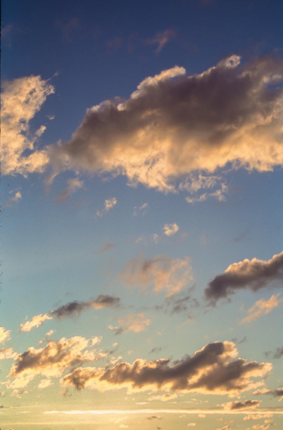 Free Image of Bright evening sky 