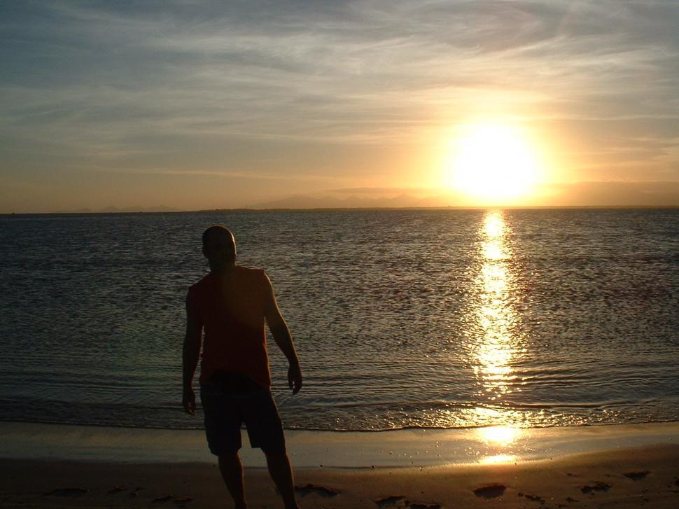 Free Image of Sunset at the beach 