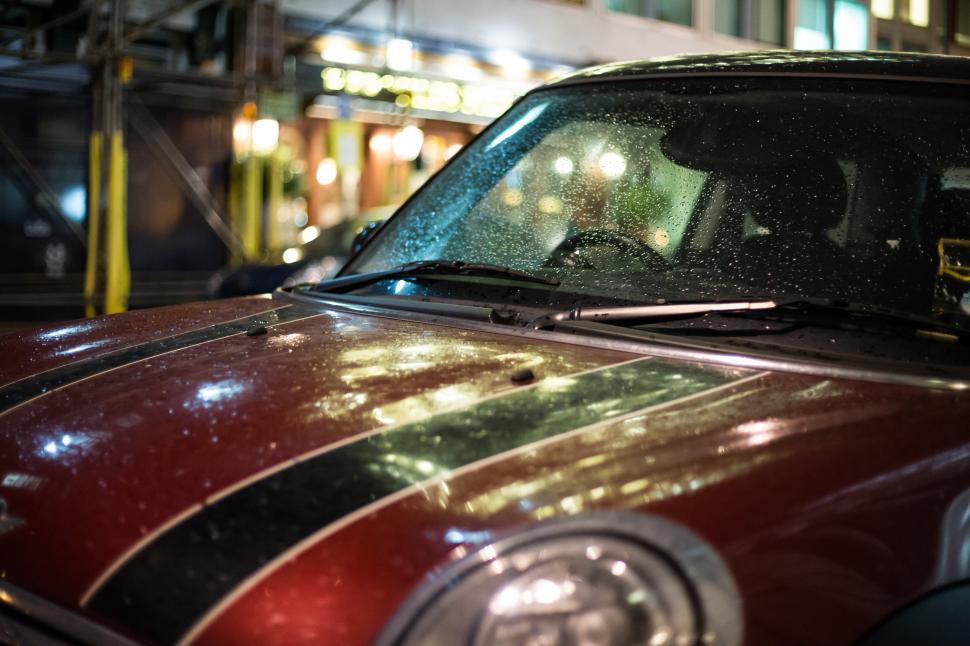 Free Image of Mini in the rain  