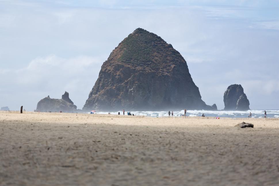 Free Image of Haystack Rock, Cannon Beach, Oregon 