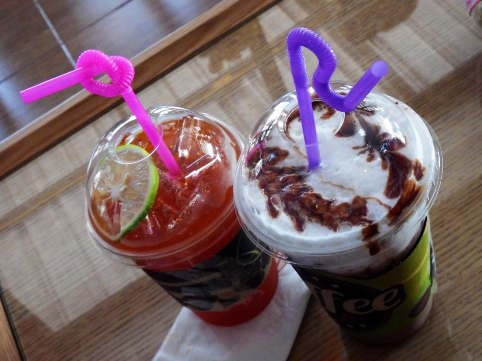 Free Image of Iced Lemon Tea and Iced Coffee  