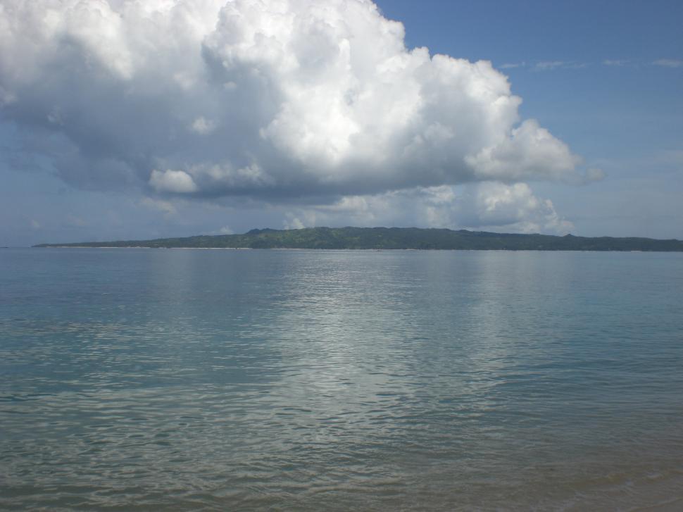 Free Image of Water Body With Clouds in the Sky 
