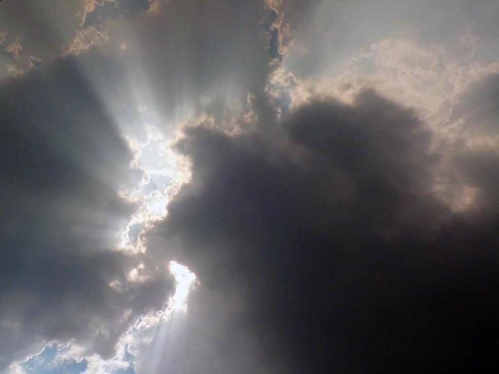 Free Image of Gathering storm clouds  