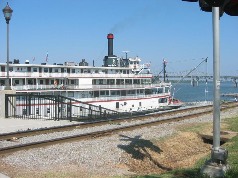 Free Image of Riverboat 