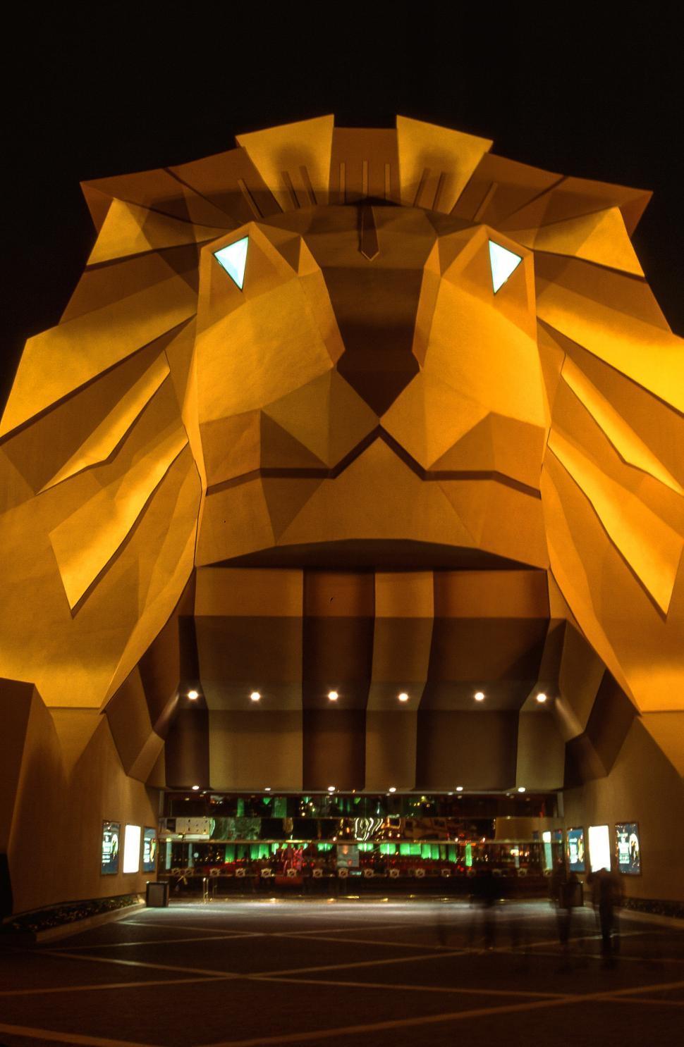 Free Image of Replica of lion at the Entrance 