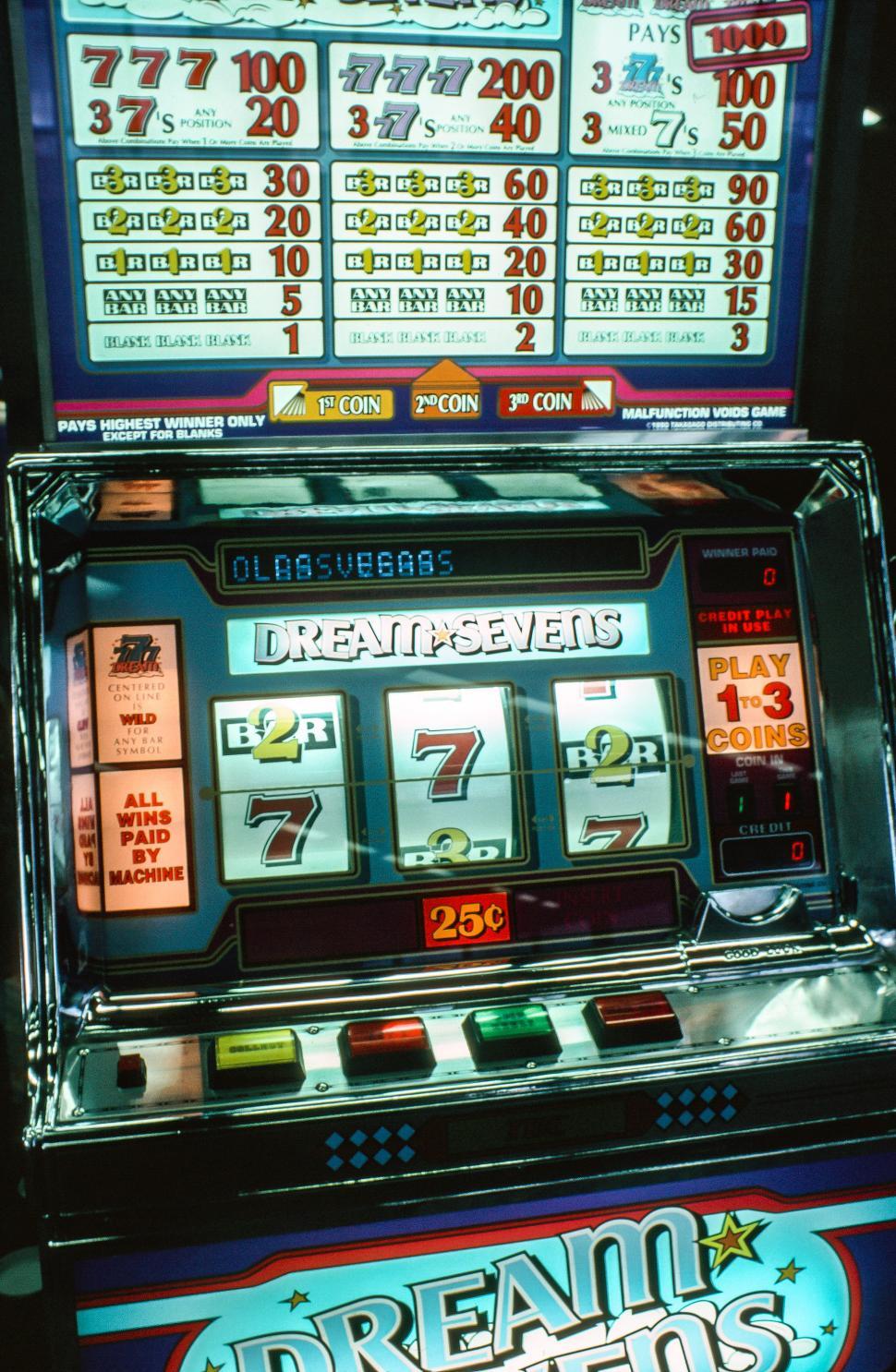 Free Image of Slot machine 