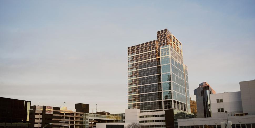 Free Image of Distant view of a skyscraper 
