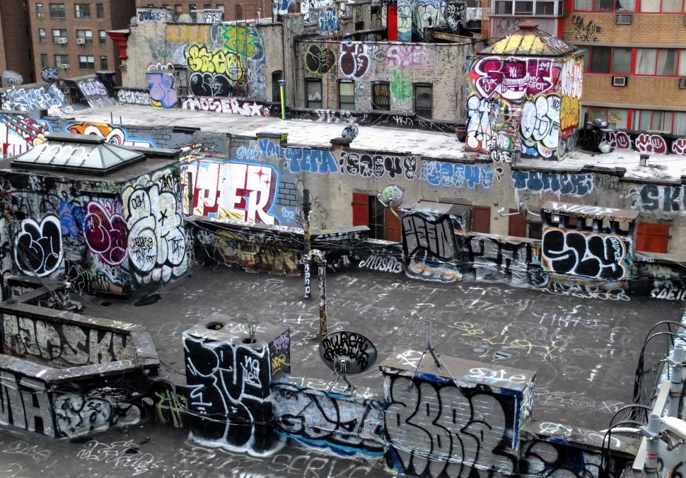 Free Image of Graffiti Artwork on Side of Building 