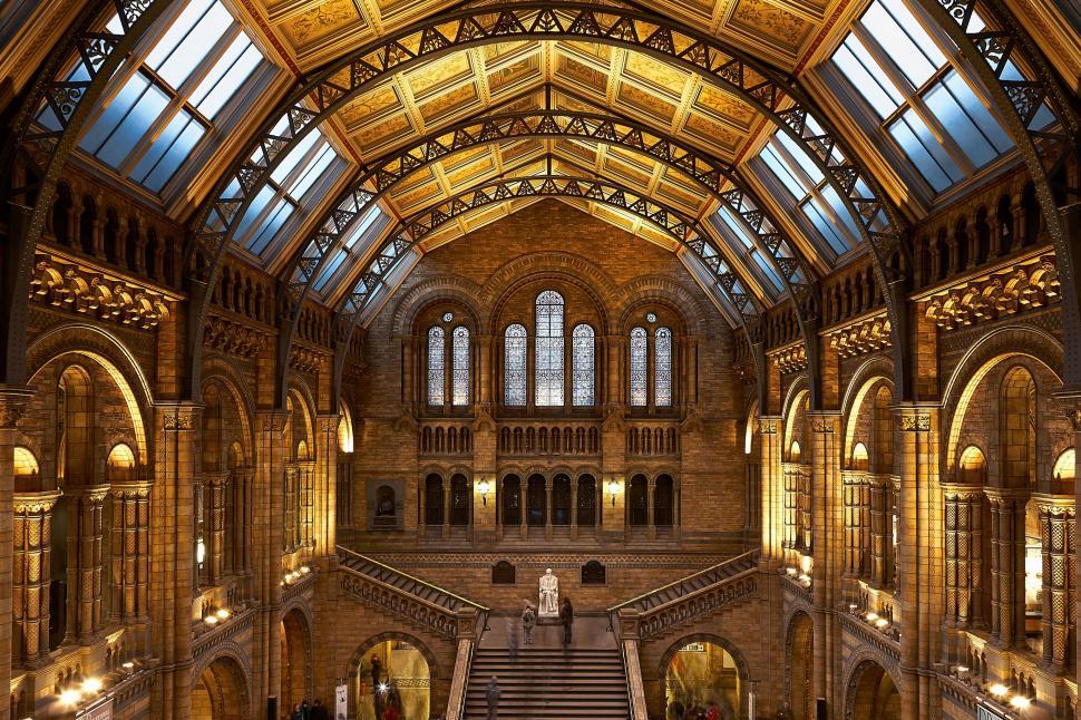 Free Image of Spacious Building With Tall Ceiling 