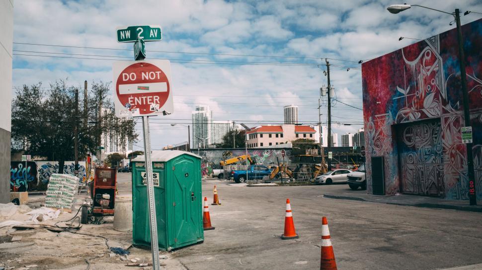 Free Image of Street Corner With Do Not Enter Sign 