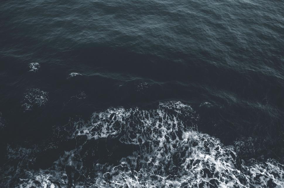Free Image of Monochrome Seascape 