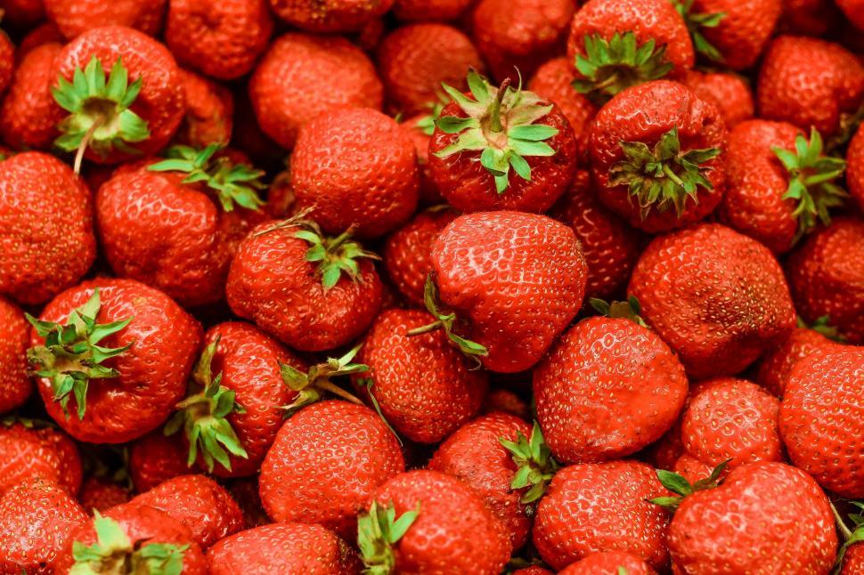 Free Image of Close Up of a Bunch of Strawberries 