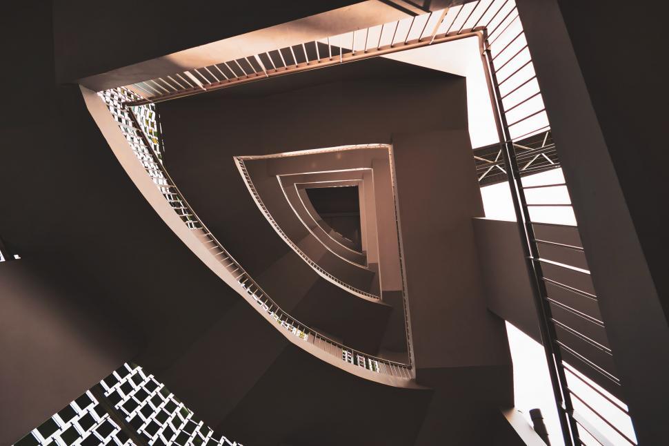 Free Image of Architectural Contrast in Monochrome 