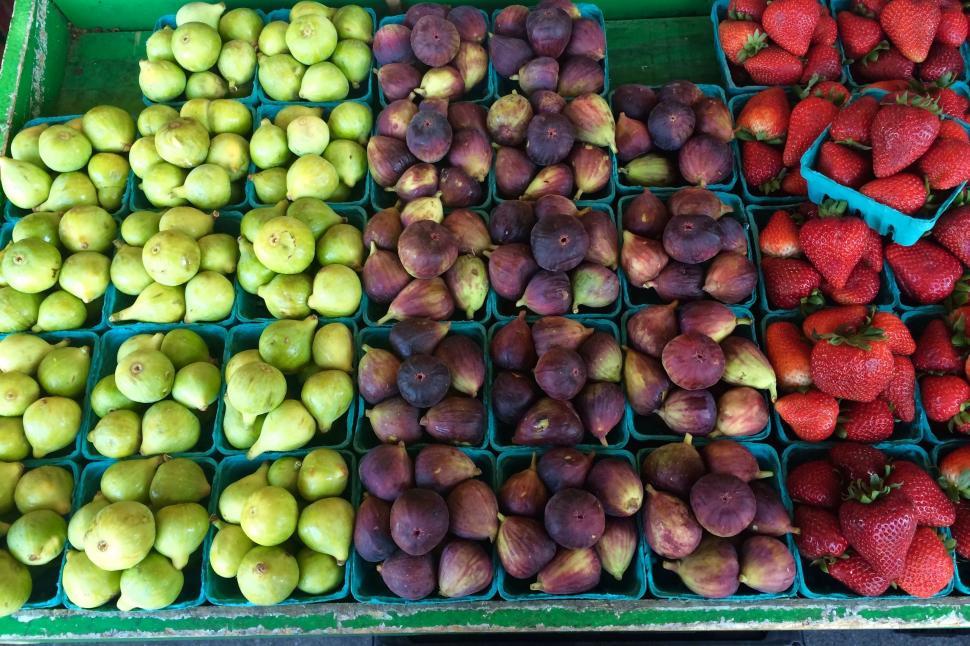 Free Image of Assorted Fruits on Table 