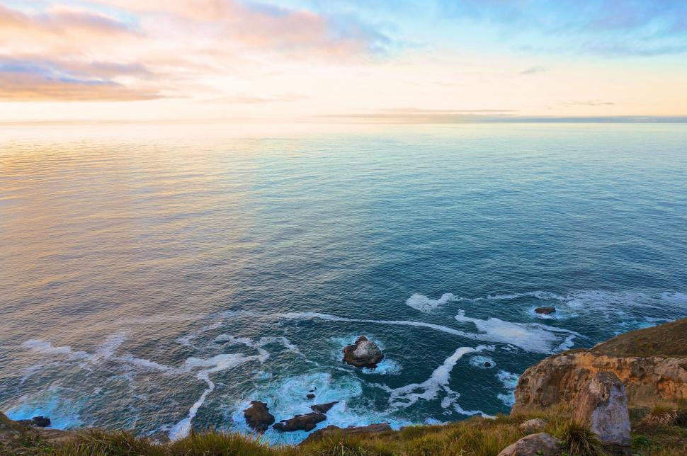 Free Image of Ocean Waves Crashing on Rocks 