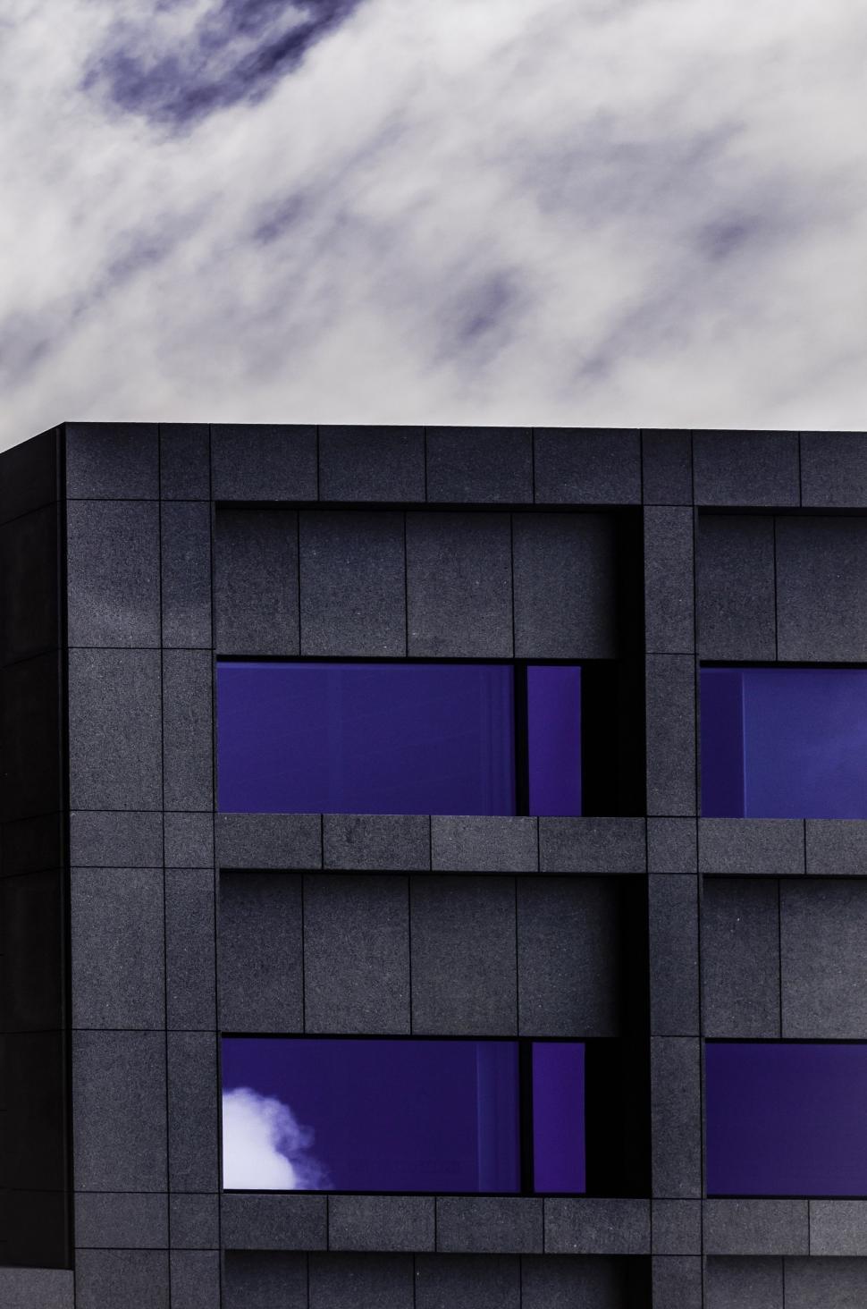 Free Image of Towering Building With Clock At Its Peak 