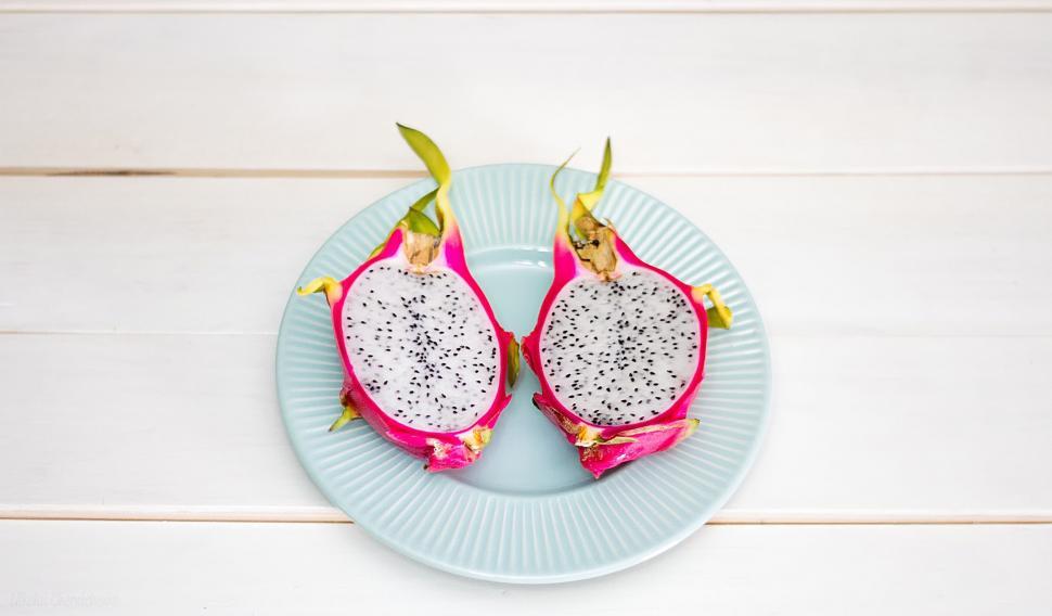Free Image of Dragon Fruit Halves on Plate 