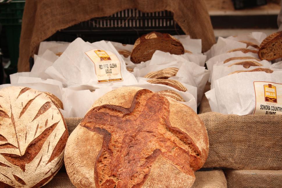 Free Image of Table Topped With Loaves of Bread 