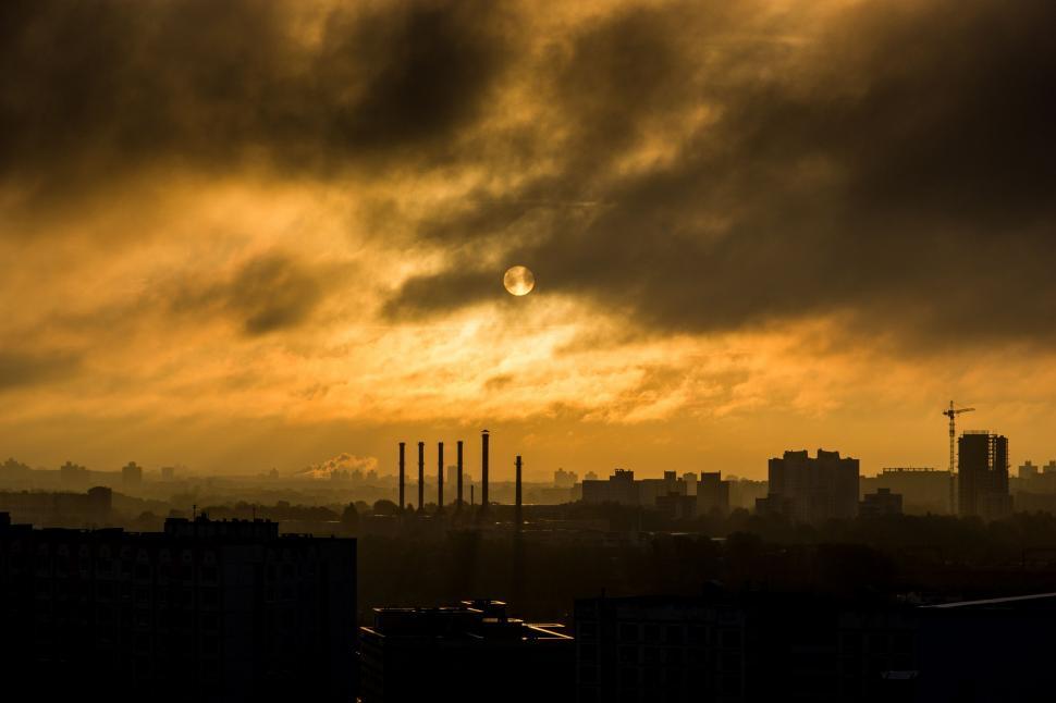 Free Image of Sun Setting Over City Skyline 